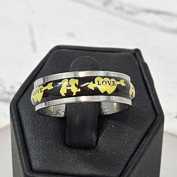 Size 11 Black and Yellow Heart Arrow Couple Fashion Ring 11F - Picture 4 of 4